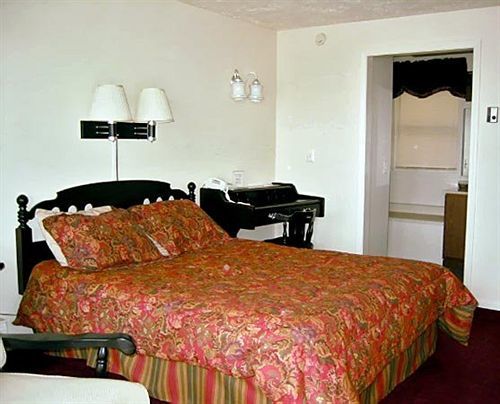 Continental Inn Cheboygan Exteriör bild