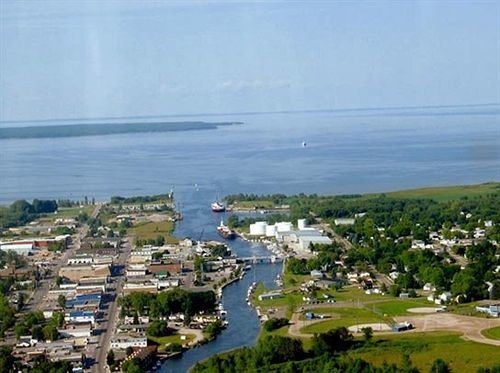 Continental Inn Cheboygan Exteriör bild